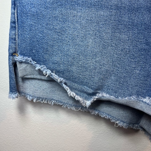Good American Good Curve High Waisted Jean Shorts Blue Distressed Stretch  Sz 15 - Picture 7 of 11
